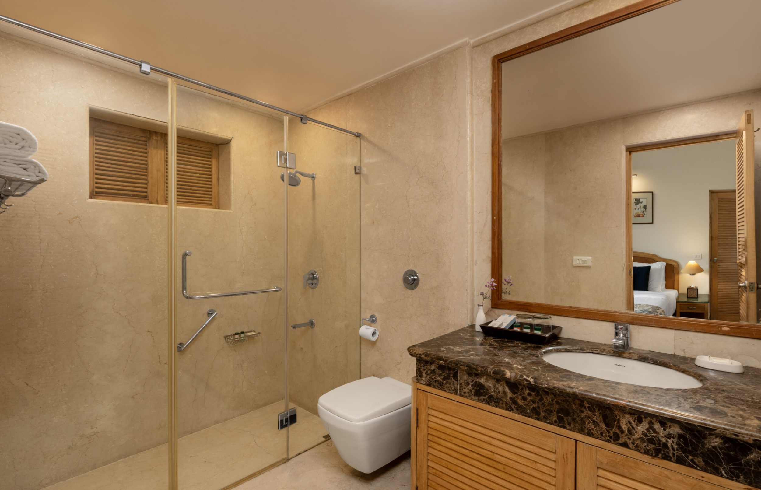 Superior Cottage Hill View Washroom