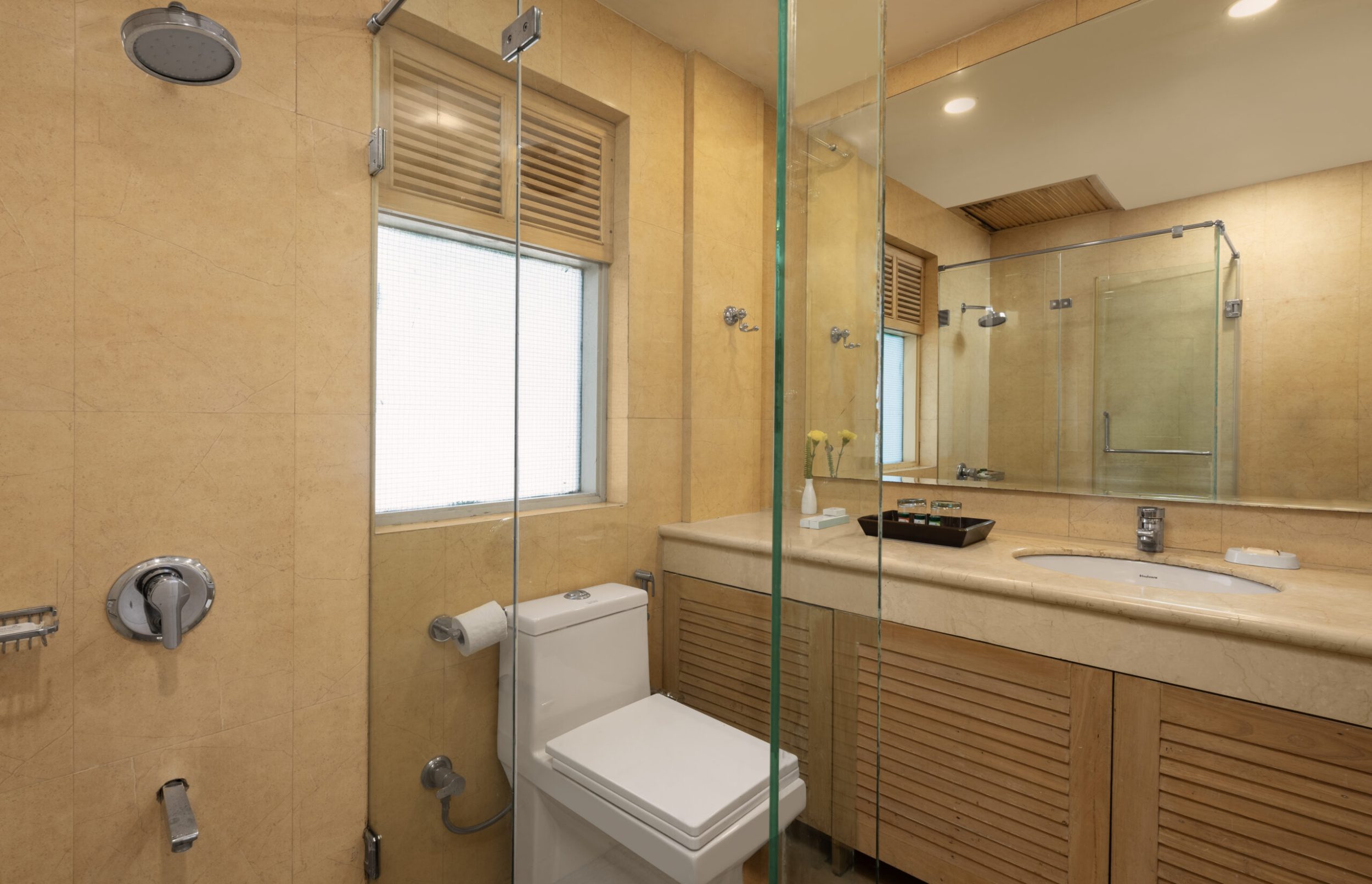 Superior Cottage Valley View Washroom